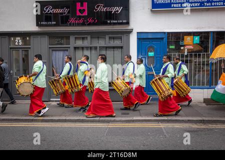 La Warrington Ethnic Communities Association (WECA) a tenu son festival annuel MELA qui a réussi à renforcer la cohésion communautaire et à soutenir l'intégration Banque D'Images