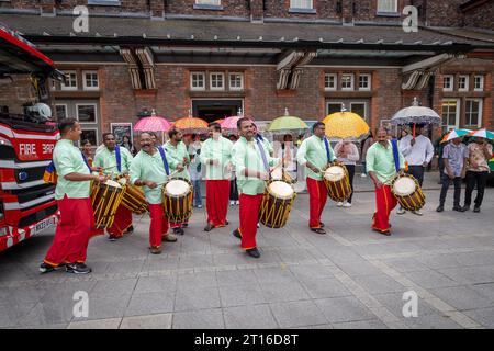 La Warrington Ethnic Communities Association (WECA) a tenu son festival annuel MELA qui a réussi à renforcer la cohésion communautaire et à soutenir l'intégration Banque D'Images