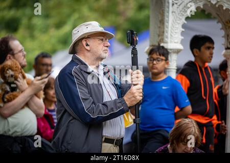 La Warrington Ethnic Communities Association (WECA) a tenu son festival annuel MELA qui a réussi à renforcer la cohésion communautaire et à soutenir l'intégration Banque D'Images