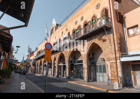 Jaffa, Israël - 10 octobre 2023 : vue depuis les rues historiques de Jaffa, une ancienne ville portuaire Levantine fondée par les Cananéens qui fait maintenant partie o Banque D'Images