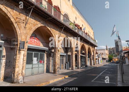 Jaffa, Israël - 10 octobre 2023 : vue depuis les rues historiques de Jaffa, une ancienne ville portuaire Levantine fondée par les Cananéens qui fait maintenant partie o Banque D'Images