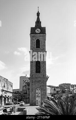 Jaffa, Israël - 10 octobre 2023 : la tour de l'horloge de Jaffa est l'une des sept tours d'horloge construites en Israël pendant l'Empire ottoman. Il se trouve sur le Yefet Banque D'Images