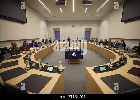 Bruxelles, Belgique. 11 octobre 2023. Membres de l’UDCG lors de la 16e réunion du Groupe de contact pour la défense de l’Ukraine au siège de l’OTAN, le 11 octobre 2023 à Bruxelles, Belgique. Crédit : Présidence ukrainienne/Bureau de presse présidentiel ukrainien/Alamy Live News Banque D'Images