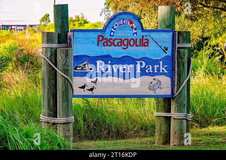 Pascagoula River Park est photographié le 7 octobre 2023 à Pascagoula, Mississippi. Le parc de la rivière Pascagoula est un parc de 8,6 hectares situé sur la rivière Pascagoula. Banque D'Images