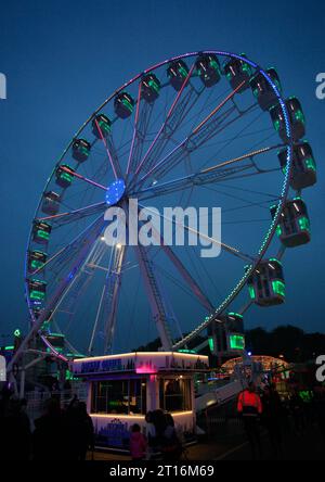 La plus grande foire itinérante d'Europe, Evening, Walton Street, Hull East Yorkshire UK, Hull Fair 2023 ouvre le vendredi 6 octobre jusqu'à 11h samedi 14 Banque D'Images