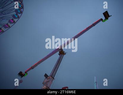 La plus grande foire itinérante d'Europe, Evening, Walton Street, Hull East Yorkshire UK, Hull Fair 2023 ouvre le vendredi 6 octobre jusqu'à 11h samedi 14 Banque D'Images