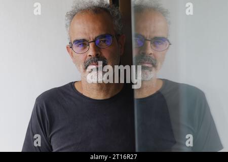 Portrait de Gonçalo M. Tavares, écrivain portugais né à Luanda, Angola - Rio de Janeiro, Brésil 10.10.2023 Banque D'Images