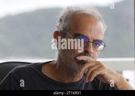 Portrait de Gonçalo M. Tavares, écrivain portugais né à Luanda, Angola - Rio de Janeiro, Brésil 10.10.2023 Banque D'Images