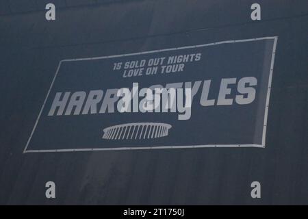Inglewood, Californie, États-Unis 10 octobre 2023 chanteur Harry Styles Love on Tour 15 Sold out shows bannière sur l'affichage pendant RUSH! Concert de la tournée mondiale au Kia Forum le 10 octobre 2023 à Inglewood, Californie, États-Unis. Banque D'Images