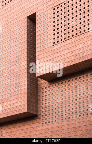 Motif abstrait d'une façade de bâtiment en brique moderne Banque D'Images