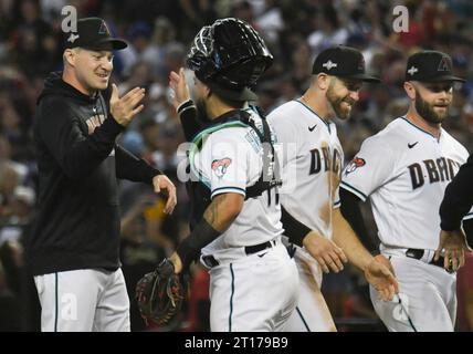 Phoenix, États-Unis. 11 octobre 2023. Le receveur des Diamondbacks de l’Arizona Jose Herrera (C) et ses coéquipiers célèbrent avoir battu les Dodgers de Los Angeles dans le troisième match de la série de division de la Ligue nationale 2023 au Chase Field, le mercredi 11 octobre 2023 à Phoenix, Arizona. Arizona bat Los Angeles 4-2 pour balayer la série de cinq matchs et passer à la NLCS. Photo de Rick d'Elia/UPI crédit : UPI/Alamy Live News Banque D'Images