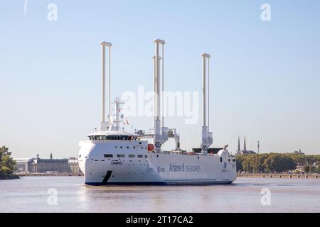 Bordeaux , France - 10 06 2023 : Canopée Canopy bateau cargo français équipé de quatre ailes Océan articulées et automatisées Banque D'Images