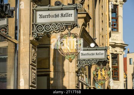 Aushängeschild, Auerbachs Keller, Mädlerpassage, Leipzig, Saxe, Deutschland Banque D'Images