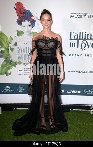Andrea Subotic BEI der Weltpremiere der Falling in Love Grand Show 2023