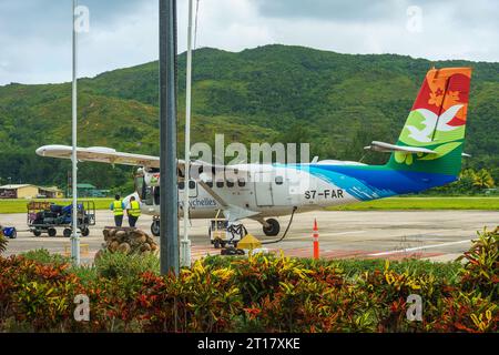 Petit avion d'hélice Air Seychelles à l'aéroport de Mahé Banque D'Images