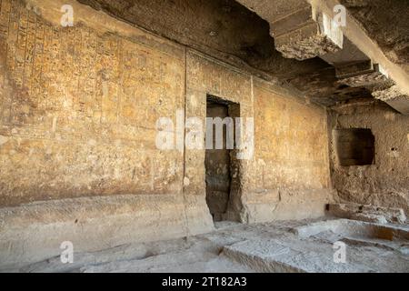 La chapelle taillée dans la roche de la reine Hatshepsout « SPEOS Artemidos » connue sous le nom de Stabl Antar, en Égypte centrale. Banque D'Images