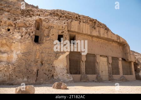 La chapelle taillée dans la roche de la reine Hatshepsout « SPEOS Artemidos » connue sous le nom de Stabl Antar, en Égypte centrale. Banque D'Images