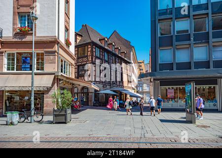 STRASBOURG, GRAND est, FRANCE - CIRCA AOÛT, 2023 : le paysage urbain de la ville de Strasbourg en France. Banque D'Images