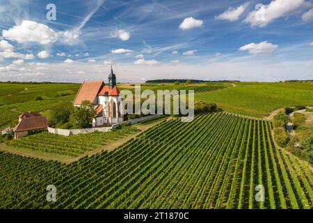 Die Wallfahrtskirche Maria im Weingarten und Weinberge BEI Volkach aus der Luft gesehen, Unterfranken, Bayern, Deutschland | l'église de pèlerinage Ma Banque D'Images