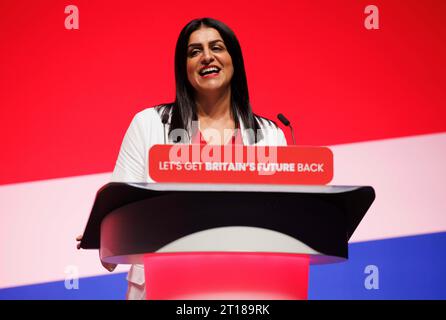 Shabana Mahmood, secrétaire d'État fantôme à la Justice et député de Birmingham Ladywood, donne un sppeech à la conférence du parti travailliste à Liverpool. Banque D'Images