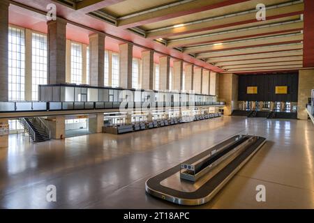 Ehemalige zentrale Abfertigungshalle, Flughafen Tempelhof, Platz der Luftbrücke, Tempelhof, Berlin, Allemagne Banque D'Images