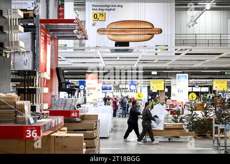 Zaventem, Belgique. 12 octobre 2023. L'illustration montre le magasin après la présentation des résultats de l'année d'Ikea Belgique, au magasin Ikea Zaventem, jeudi 12 octobre 2023. La chaîne suédoise de magasins de meubles Ikea compte huit magasins en Belgique. BELGA PHOTO DIRK WAEM crédit : Belga News Agency/Alamy Live News Banque D'Images