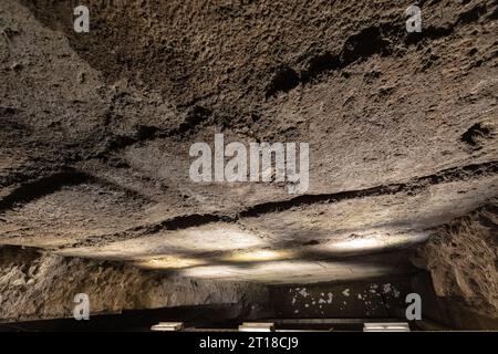 Jérusalem, Israël - 13 octobre 2017 : tunnel souterrain du mur occidental avec salle du Saint des Saints sous les murs du Mont du Temple dans la vieille ville de Jérusalem Banque D'Images