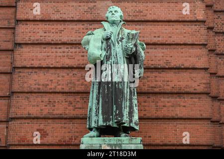 Statue Martin Luther, rue Hauptkirche Michaelis, Hambourg, Allemagne Banque D'Images