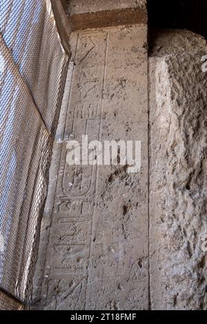 La chapelle taillée dans la roche de la reine Hatshepsout « SPEOS Artemidos » connue sous le nom de Stabl Antar, en Égypte centrale. Banque D'Images