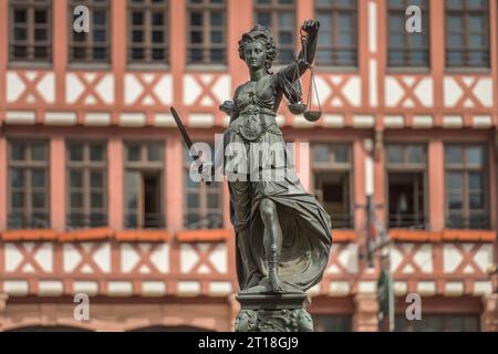 Gerechtigkeitsbrunnen mit Justitia, Römerberg, Altstadt, Zentrum, Francfort-sur-le-main, Hessen, Allemagne Banque D'Images