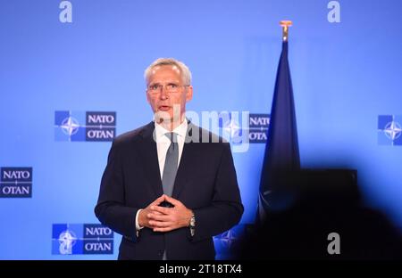 Le secrétaire général de l'OTAN, Jens Stoltenberg, lors de la rencontre des ministres de la Défense de l'OTAN. Banque D'Images
