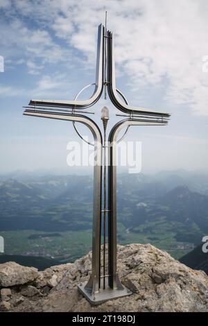 Crucifix en métal au sommet de Hoher Goll, parc national de Berchtesgaden, Bavière, Autriche Banque D'Images