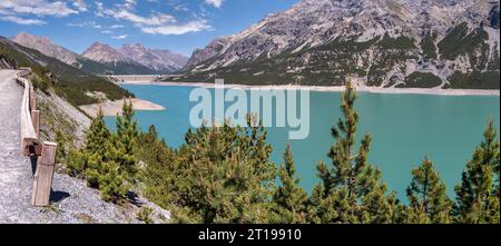 Lac Cancano et le lac supérieur de San Giacomo, parc national du Stelvio, Valtellina Bormio, Sondrio, Lombardie, Italie Banque D'Images