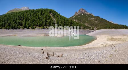 Lac Cancano et le lac supérieur de San Giacomo, parc national du Stelvio, Valtellina Bormio, Sondrio, Lombardie, Italie Banque D'Images