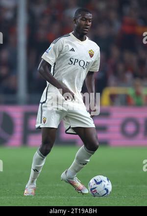 Gênes, Italie, 28 septembre 2023. Evan n'Dicka de L'AS Roma lors du match de Serie A à Luigi Ferraris, Gênes. Le crédit photo devrait se lire : Jonathan Moscrop / Sportimage Banque D'Images