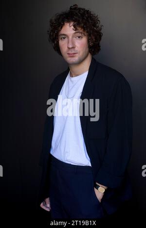 Vincent Lacoste pose lors du 71e Festival International du film de San Sebastian à l’Hôtel Maria Cristina à Donostia / San Sebastian. Banque D'Images