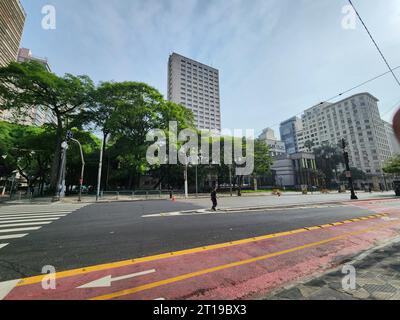 Sao Paulo, Sao Paulo, Brésil. 12 octobre 2023. Sao Paulo (SP), 12/10/2023 - FESTIVAL/MARIO DE ANDRANDE/SP - fermeture de la route pour l'événement qui aura lieu les 13, 14 et 15 octobre à la Bibliothèque Mario de Andrade et d'autres espaces dans le centre-ville, par l'intermédiaire du Département Municipal de la Culture de theÃ‚Â, il promeut theÃ‚Â III Mario de Andrade Festival Ã¢â‚¬' 85 ans de la Mission de recherche folklorique Mario de Andrade. Entièrement gratuit, l'événement célèbre la littérature et les livres, stimulant le débat d'idées, la formation des lecteurs et le pouvoir culturel des nouvelles langues. (Photo : Leco Viana/The Banque D'Images