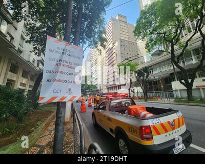 Sao Paulo, Sao Paulo, Brésil. 12 octobre 2023. Sao Paulo (SP), 12/10/2023 - FESTIVAL/MARIO DE ANDRANDE/SP - fermeture de la route pour l'événement qui aura lieu les 13, 14 et 15 octobre à la Bibliothèque Mario de Andrade et d'autres espaces dans le centre-ville, par l'intermédiaire du Département Municipal de la Culture de theÃ‚Â, il promeut theÃ‚Â III Mario de Andrade Festival Ã¢â‚¬' 85 ans de la Mission de recherche folklorique Mario de Andrade. Entièrement gratuit, l'événement célèbre la littérature et les livres, stimulant le débat d'idées, la formation des lecteurs et le pouvoir culturel des nouvelles langues. (Photo : Leco Viana/The Banque D'Images