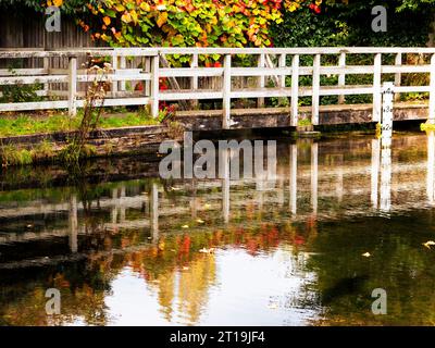 Warnborough Mill Ford, River Whitewater, North Warnborough, Hampshire, Angleterre, ROYAUME-UNI, GB. Banque D'Images