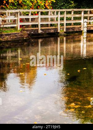 Warnborough Mill Ford, River Whitewater, North Warnborough, Hampshire, Angleterre, ROYAUME-UNI, GB. Banque D'Images