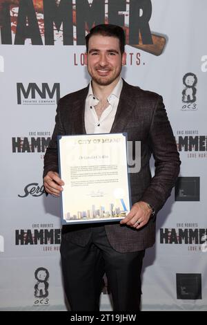 Miami (États-Unis d ' Amérique). 11 octobre 2023. MIAMI, FL-OCT 11 : le producteur, réalisateur Orlando Cicilia III est vu lors de l’avant-première de “HAMMER” au Koubek Center à Miami, Floride, le 11 octobre 2023. (Photo Alberto E. Tamargo/Sipa USA) crédit : SIPA USA/Alamy Live News Banque D'Images