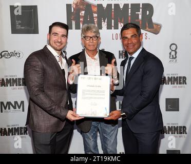 MIAMI, FL-OCT 11 : le producteur, réalisateur Orlando Cicilia III , l'acteur Eric Roberts et le maire de Miami Francis Suarez sont vus lors de l'avant-première de "HAMMER" au Koubek Center à Miami, Floride, le 11 octobre 2023. (Photo Alberto E. Tamargo/Sipa USA) Banque D'Images