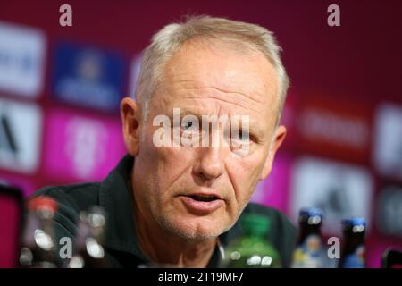 Christian Streich , entraîneur en chef du SC Freiburg FC Bayern MŸnchen - SC Freiburg 3:0 Fussball 1 . Bundesliga saison 2023 / 2024 © diebilderwelt / Alamy stock Banque D'Images