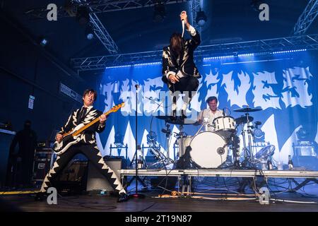 Milan, Italie. 02 octobre 2023. MILAN, ITALIE - 2 OCTOBRE : The Hives se produit au Magazzini Generali Milan le 2 octobre 2023 à Milan, Italie. (Photo de Roberto Finizio/NurPhoto) crédit : NurPhoto SRL/Alamy Live News Banque D'Images