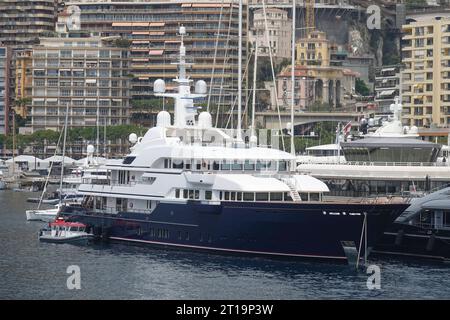 78, 5 mètres lange Motoryacht Hampshire II, gebaut von der niederländischen Werft Feadship, im Hafen Port Hercule, Fürstentum Monaco, Französische Riviera, Mittelmeer *** 78,5 mètres Motor yacht Hampshire II, construit par le chantier naval néerlandais Feadship, à Port Hercule, Principauté de Monaco, Côte d'Azur, Mer Méditerranée crédit : Imago/Alamy Live News Banque D'Images