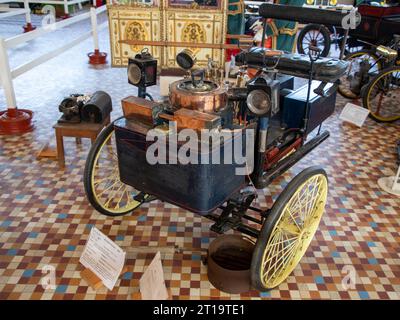 Talmont , France - 10 09 2023 : de Dion bouton 1885 voiture voiture vapeur voiture ancien véhicule ancien français Banque D'Images