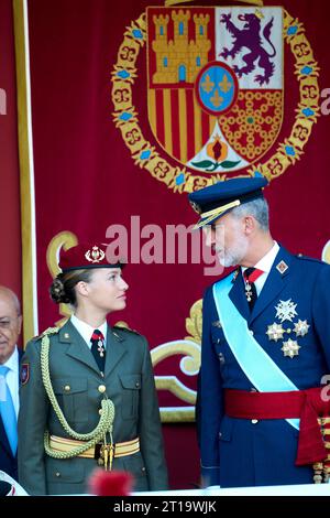 Madrid. Espagne. 20231012, le roi Felipe VI d'Espagne, la princesse héritière Leonor assiste à la fête nationale : Parade militaire le 12 octobre 2023 à Madrid, Espagne Banque D'Images