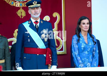 Madrid. Espagne. 20231012, le roi Felipe VI d'Espagne, la reine Letizia d'Espagne assiste à la fête nationale : Parade militaire le 12 octobre 2023 à Madrid, Espagne Banque D'Images
