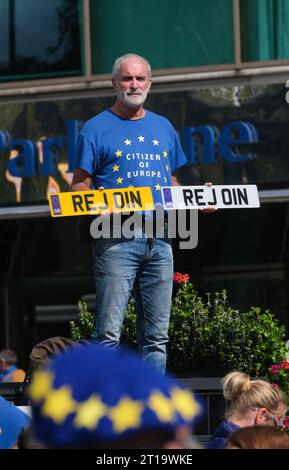Londres, Royaume-Uni. 23 septembre 2023. Un partisan pro-européen lors du rassemblement anti-Brexit National Rejoin March à Londres, appelant le Royaume-Uni à rejoindre l’Union européenne. Banque D'Images
