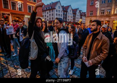 Wroclaw, Wroclaw, Pologne. 12 octobre 2023. Organiser une manifestation à Wroclaw contre le meurtre de Palestiniens par Israël. n/z Free Palestine démonstration (crédit image : © Krzysztof Zatycki/ZUMA Press Wire) À USAGE ÉDITORIAL SEULEMENT! Non destiné à UN USAGE commercial ! Banque D'Images